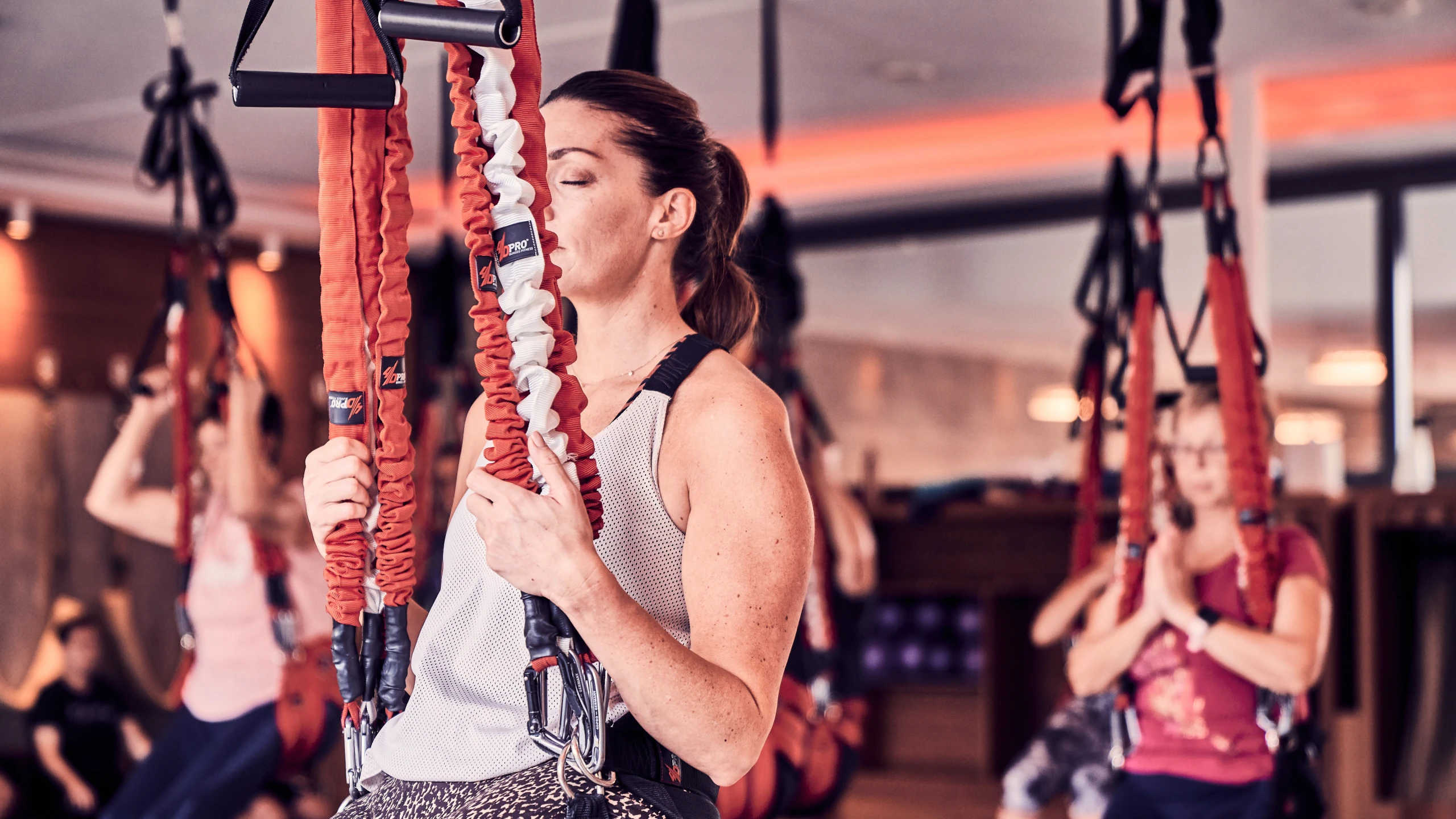 Bungee-Fitness Training in der Alten Ziegelei für gelenkschonendes Workout und Rehabilitation Bungee-Fitness Training in der Alten Ziegelei für gelenkschonendes Workout und Rehabilitation